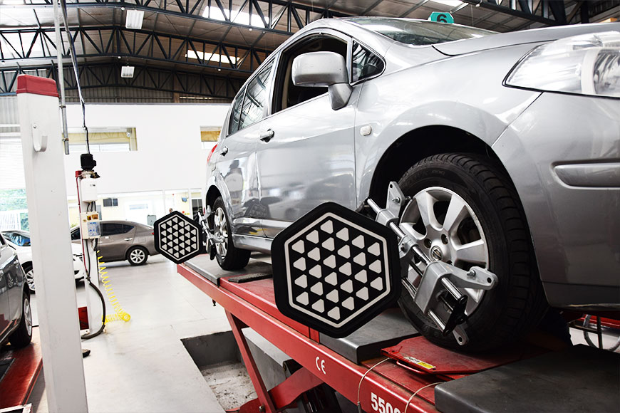 SERVICIO DE ALINEACION CARRO TIPO CAMIONETA / PICK UP TAMAÑO MEDIANO